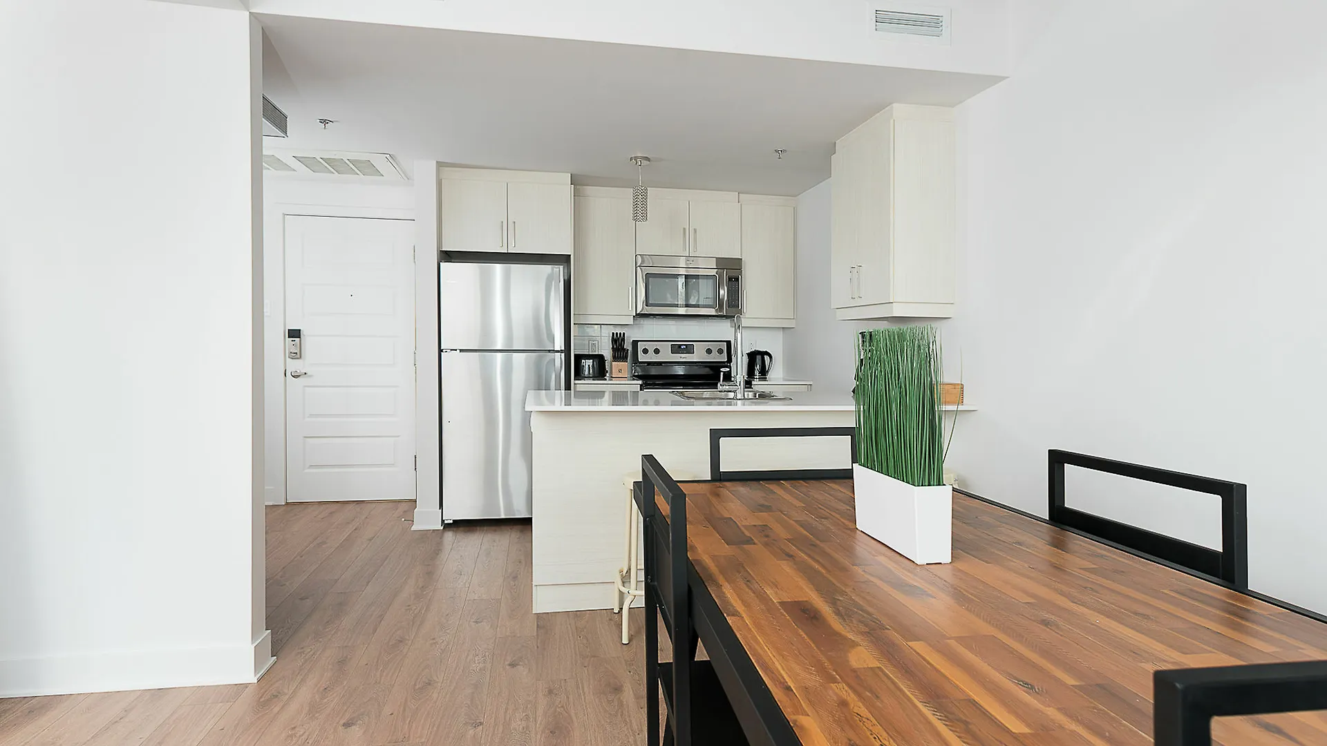 Incredible 1Br In Downtown Mtl By Sonder Apartman Montréal Kanada